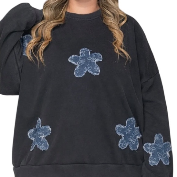 Blue Velvet oversized terry sweatshirt. Charcoal gray with denim star appliqué. - Picture 6 of 12